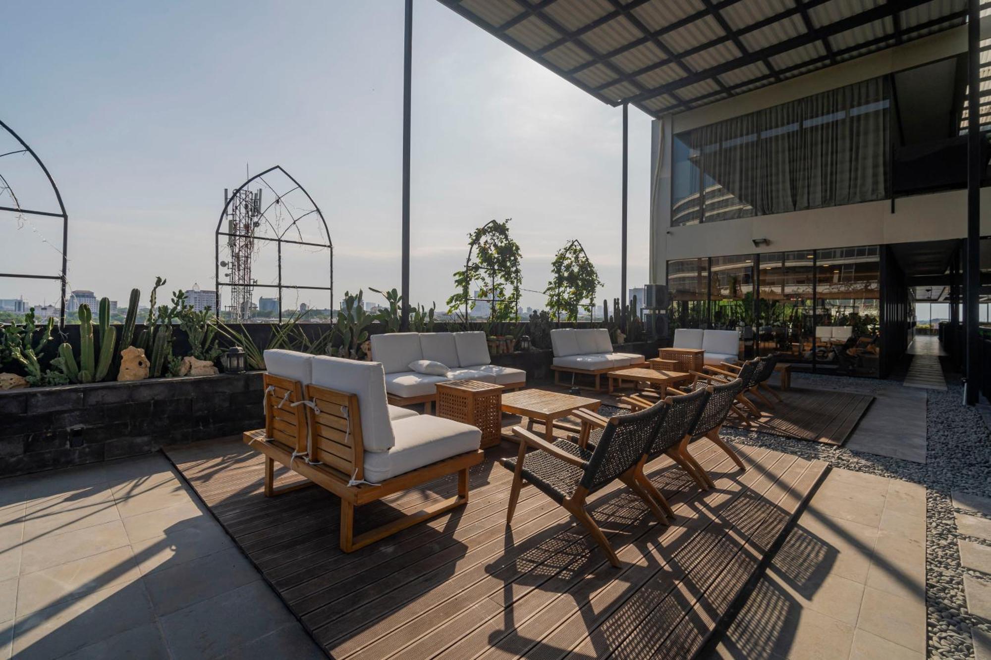Stay.Vie Hotel Surabaya Kültér fotó